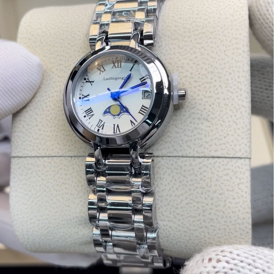 Women’s Elegant Star & Moon Quartz Watch – Stainless Steel