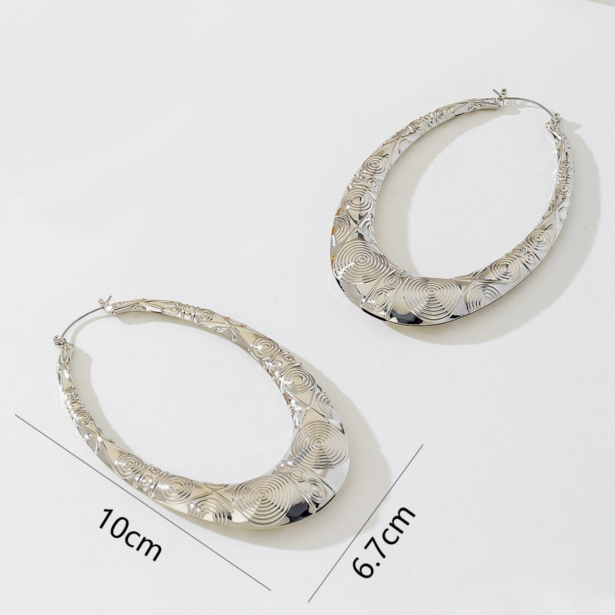 Retro Oval Metal Earrings for Women – Geometric Textured Fashion Jewelry