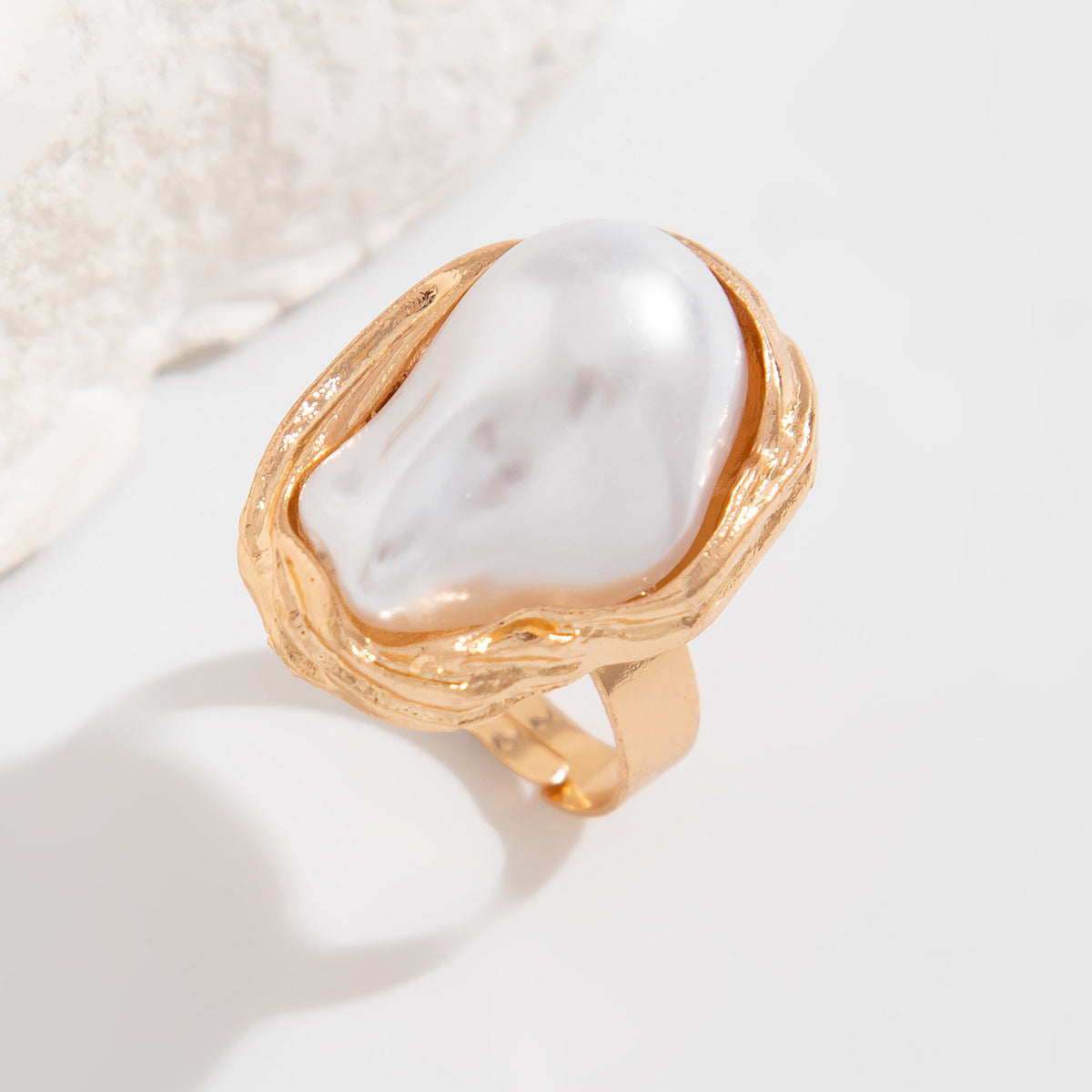 Baroque Pearl Statement Ring – Irregular Alloy Geometric Design for Women