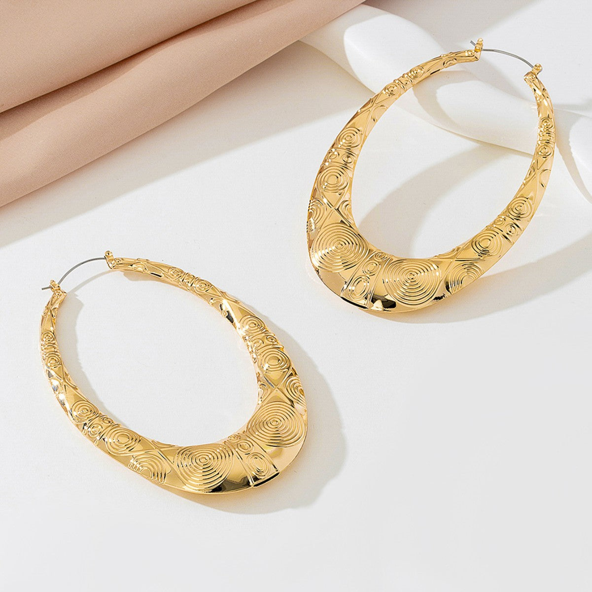 Retro Oval Metal Earrings for Women – Geometric Textured Fashion Jewelry