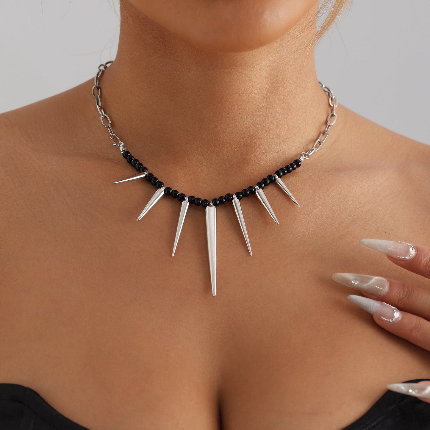Punk Rivet Chain Necklace – Black Beaded Clavicle Choker for Women