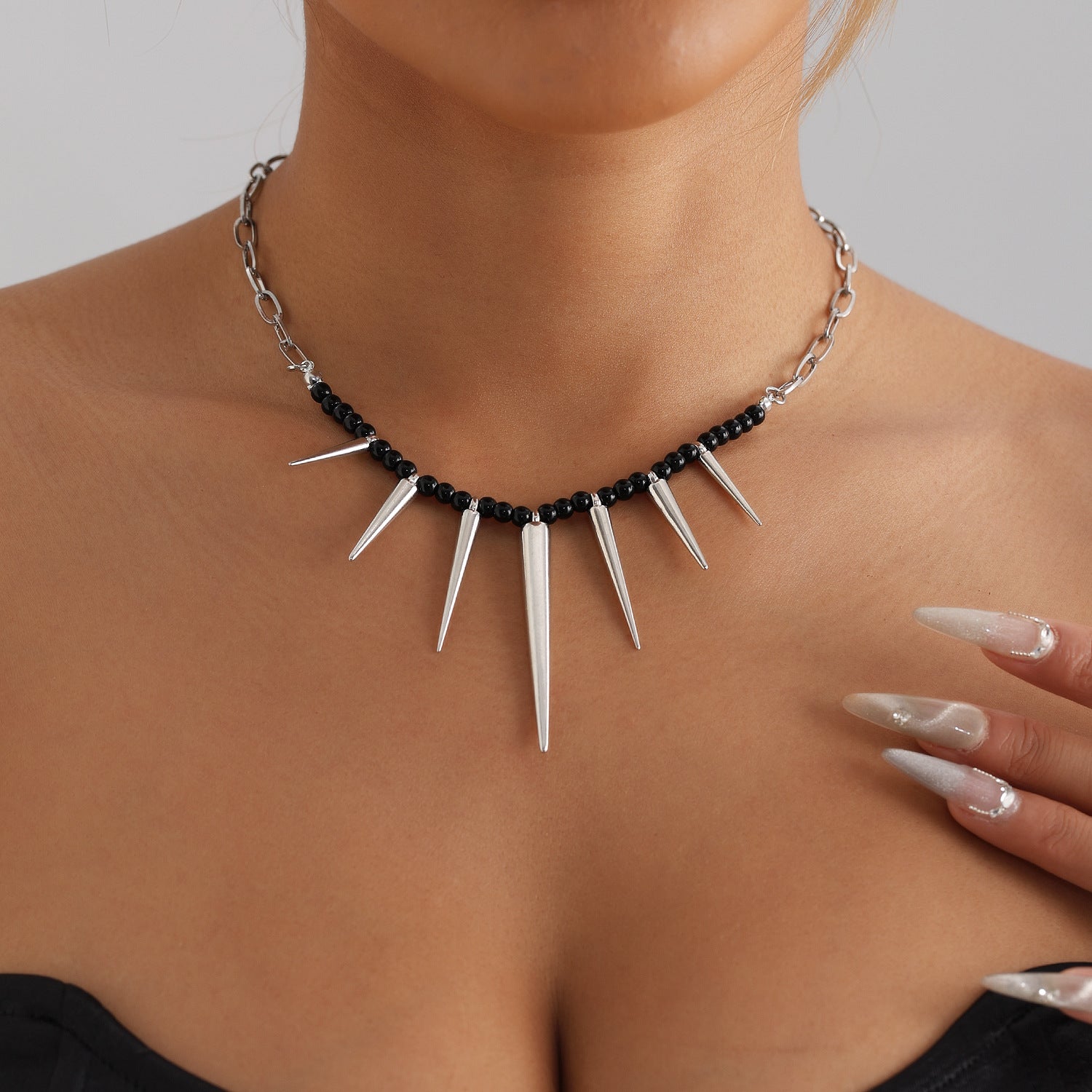 Punk Rivet Chain Necklace – Black Beaded Clavicle Choker for Women