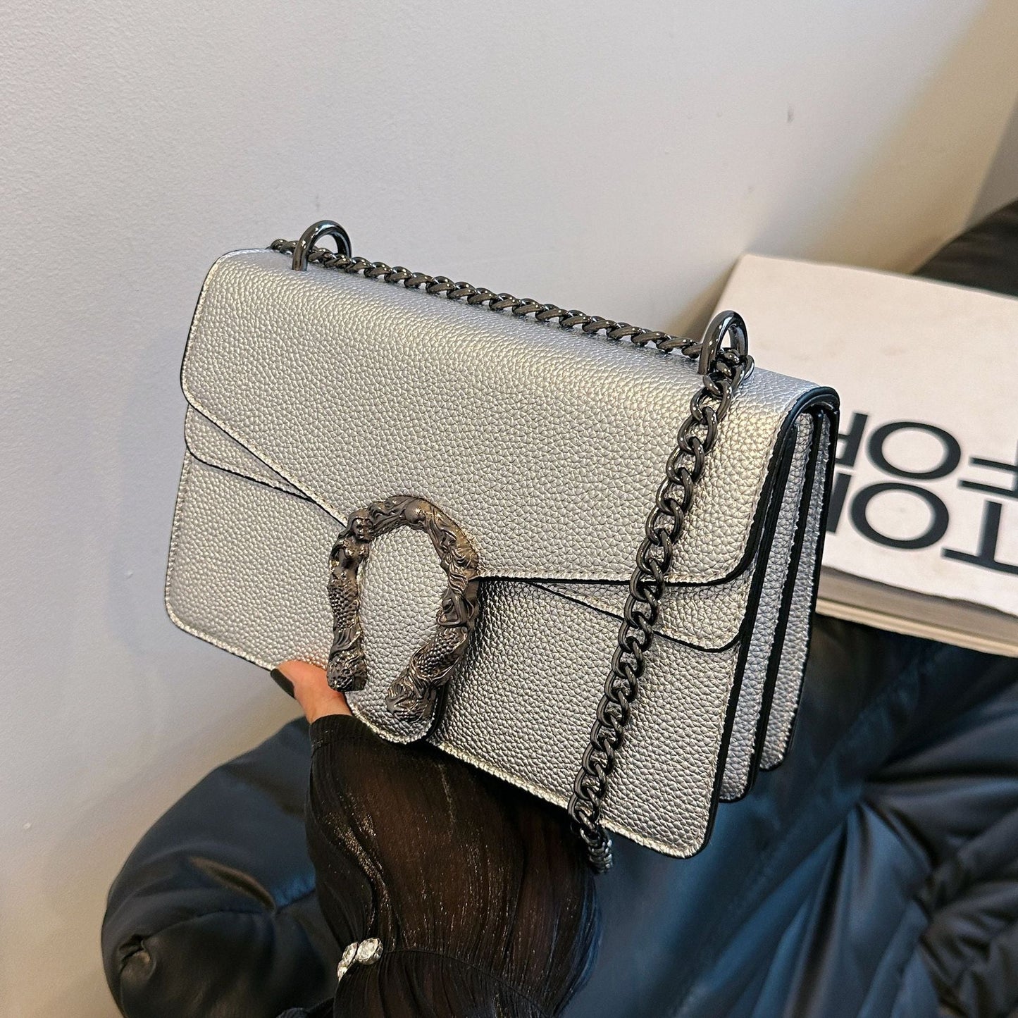 Luxury Chain Shoulder Bag for Women – Retro Stone Texture Medium Crossbody Bag