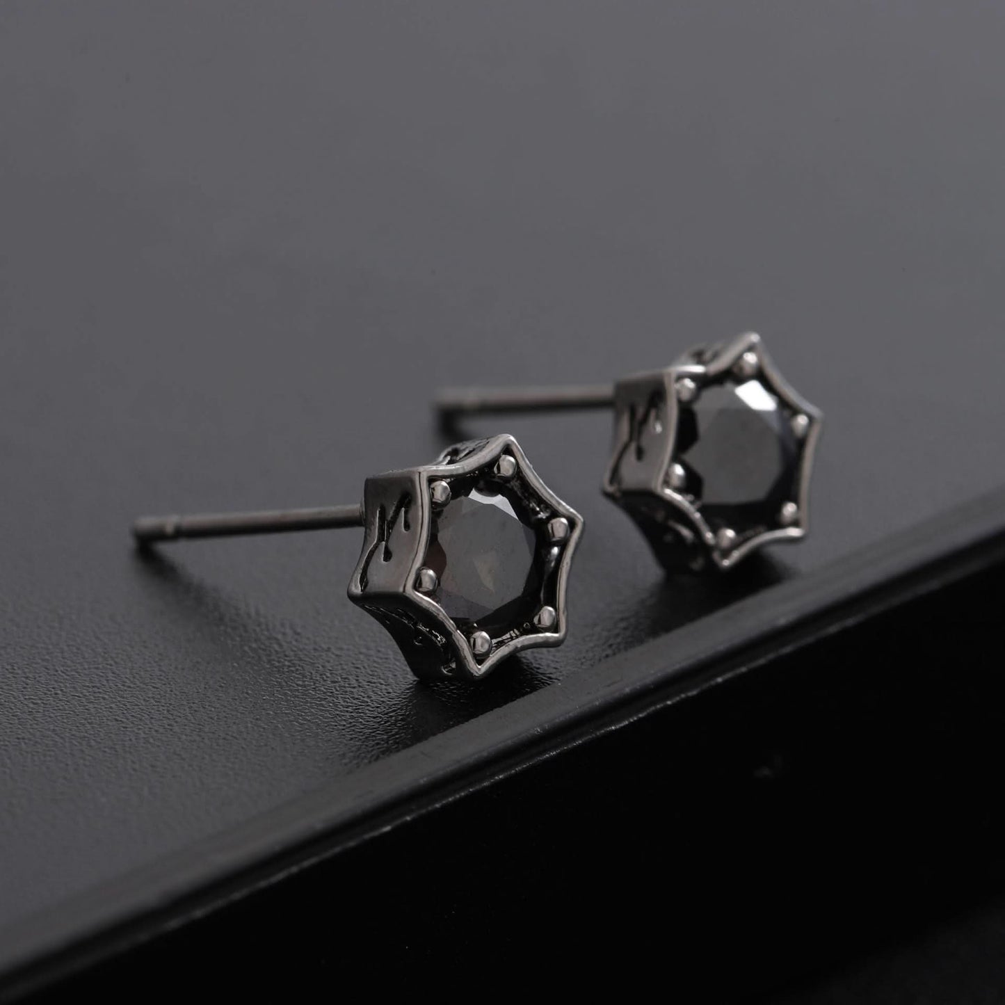 Unisex Hexagram Stud Earrings – Six-Pointed Star