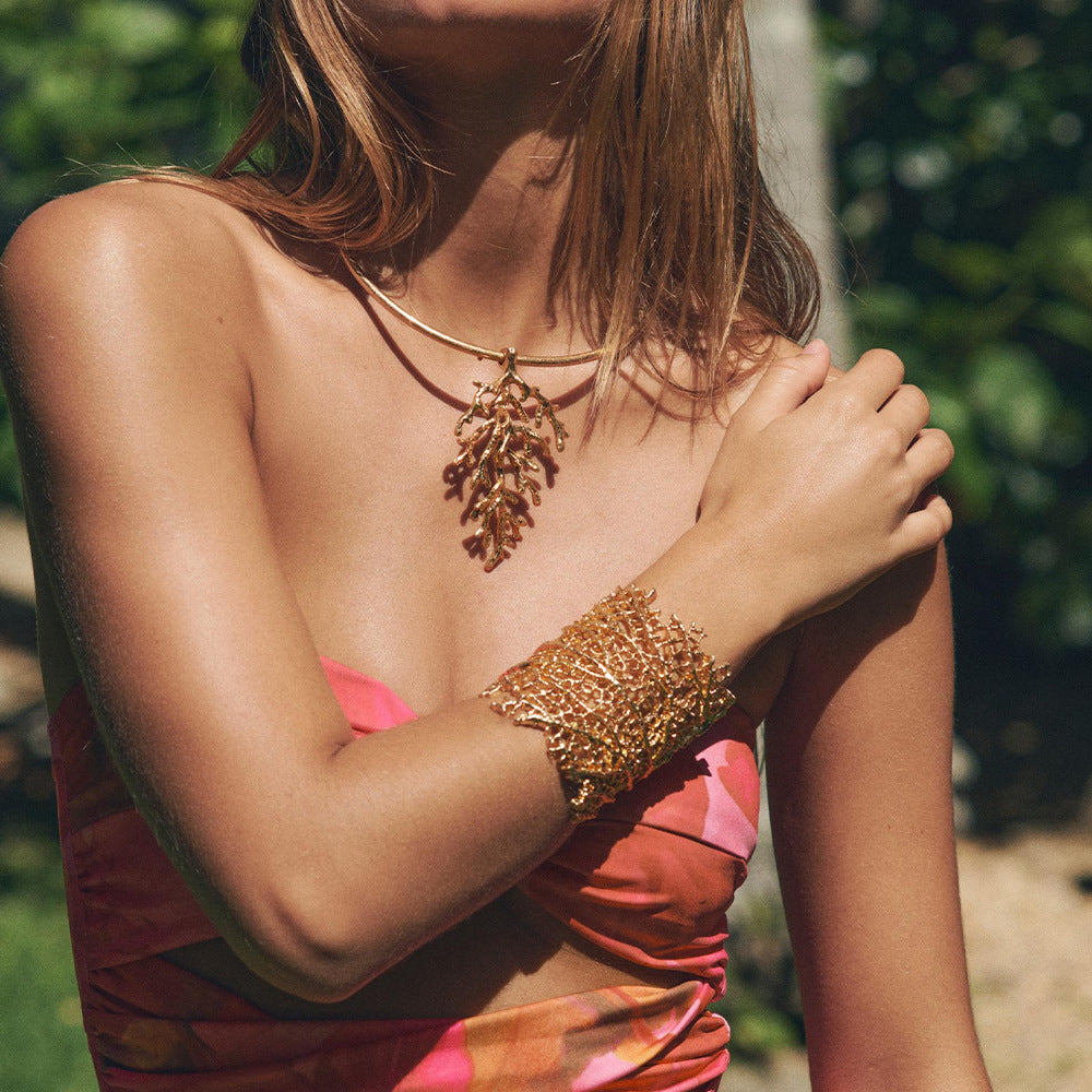 Coral Pendant Statement Necklace – Bold Marine-Inspired Alloy Jewelry for Women