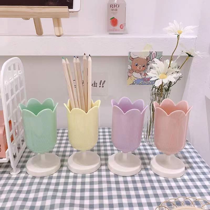 Stylish Tulip Pen Holder & Makeup Organizer