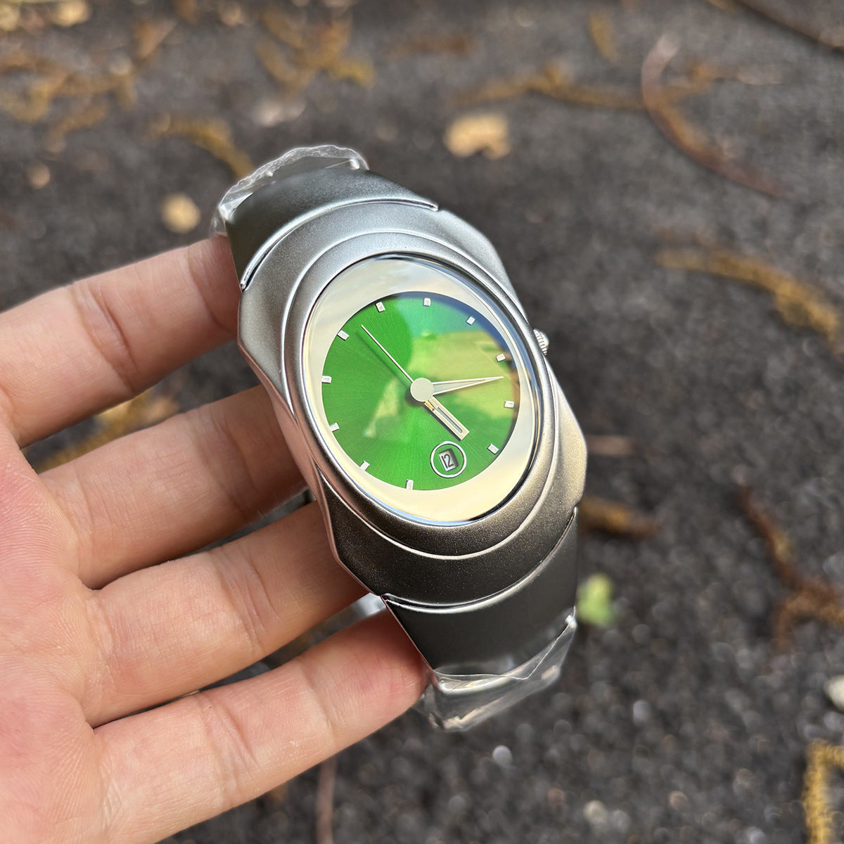Men's Trendy Quartz Watch – Oval Dial Alloy Strap, Waterproof Fashion Timepiece