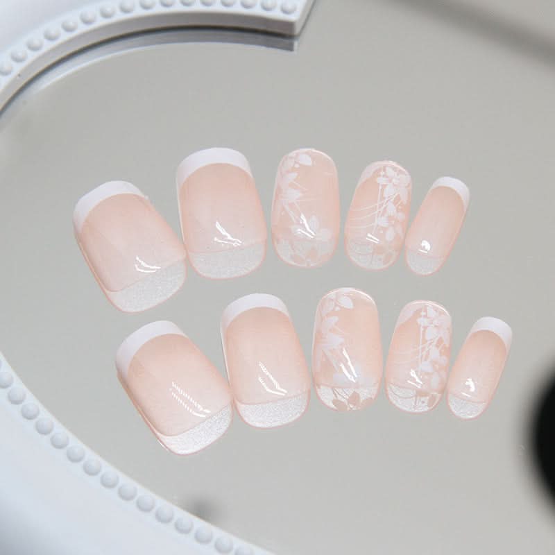 Simple Short White Flower Nail Art – Cute & Sweet Wearable False Nails