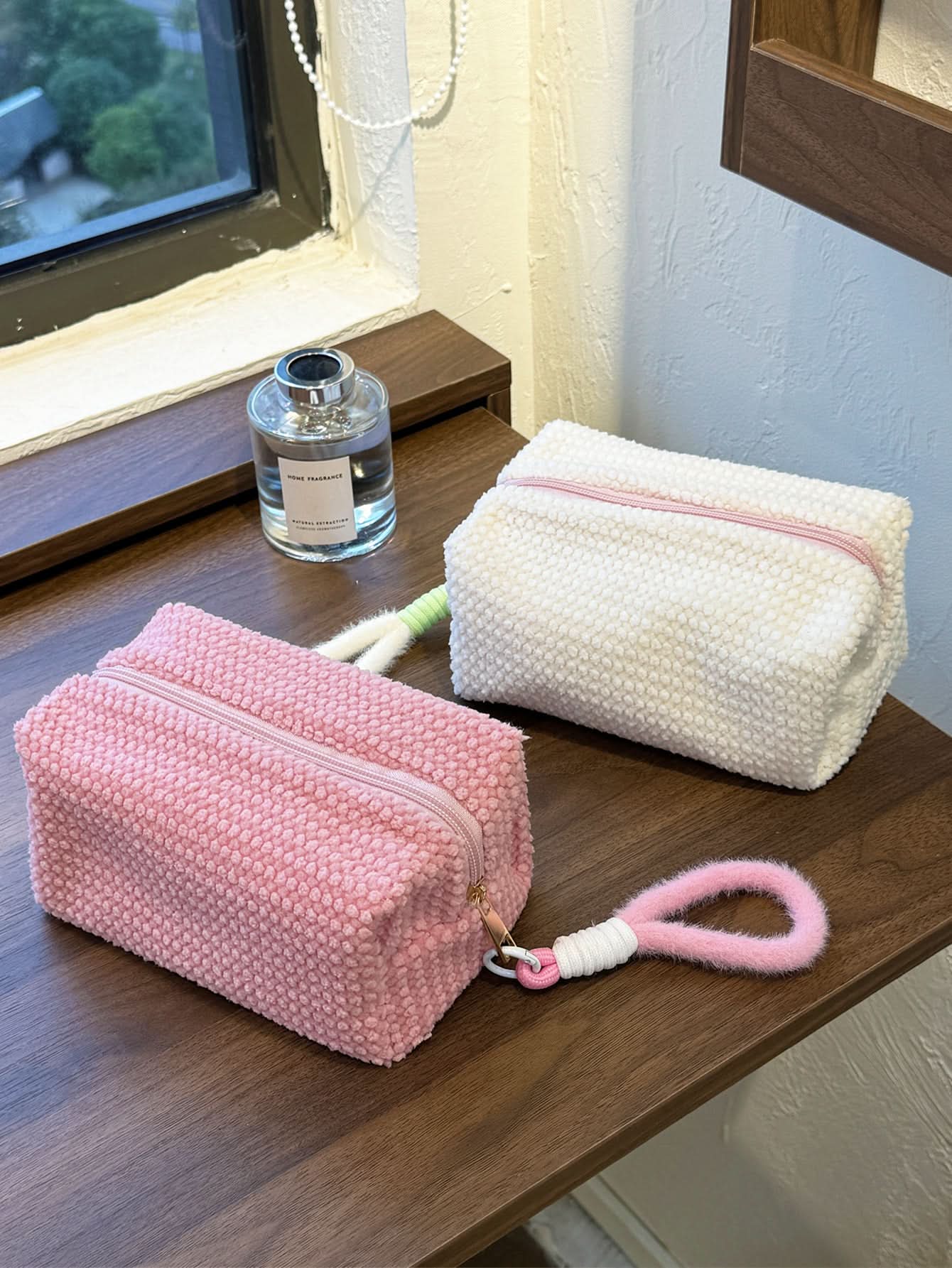 Plush Plaid Makeup Bag for Girls – Large-Capacity Travel Cosmetic Pouch