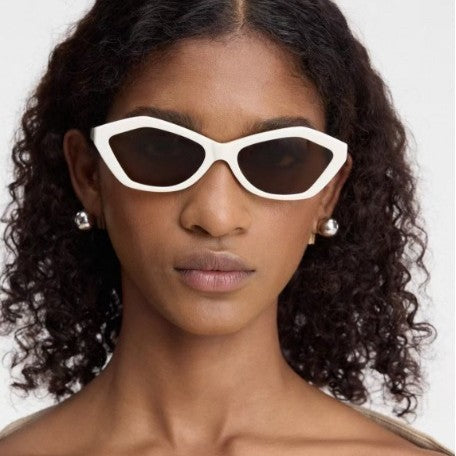 Angular Cat Eye Sunglasses – Modern Retro Design with Stylish Temple Detailing