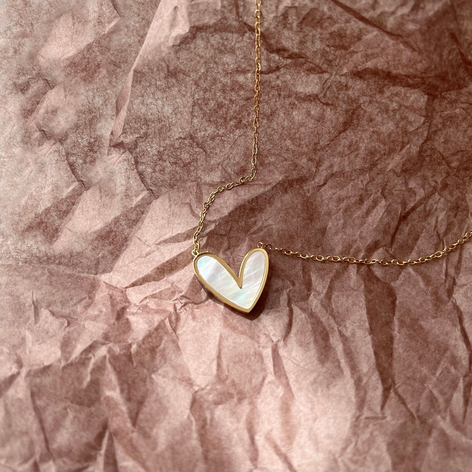 Mother-of-Pearl Heart Pendant Necklace – Gold Titanium Steel Clavicle Chain for Women