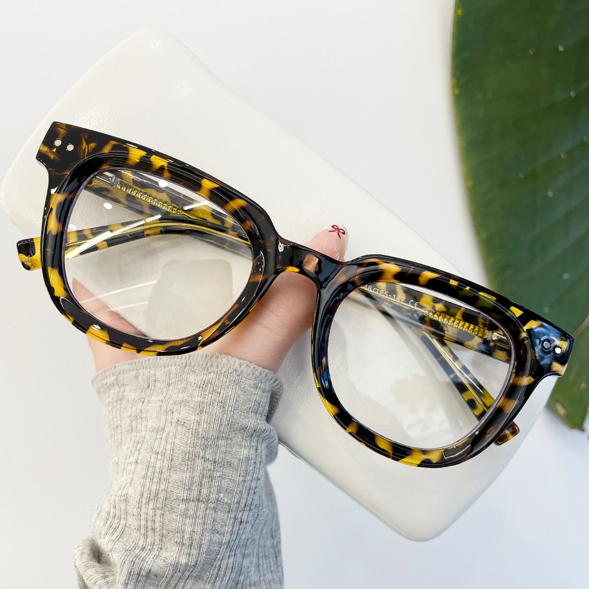 Retro Thick Frame Blue Light Glasses – Unisex TR90, Myopia-Ready