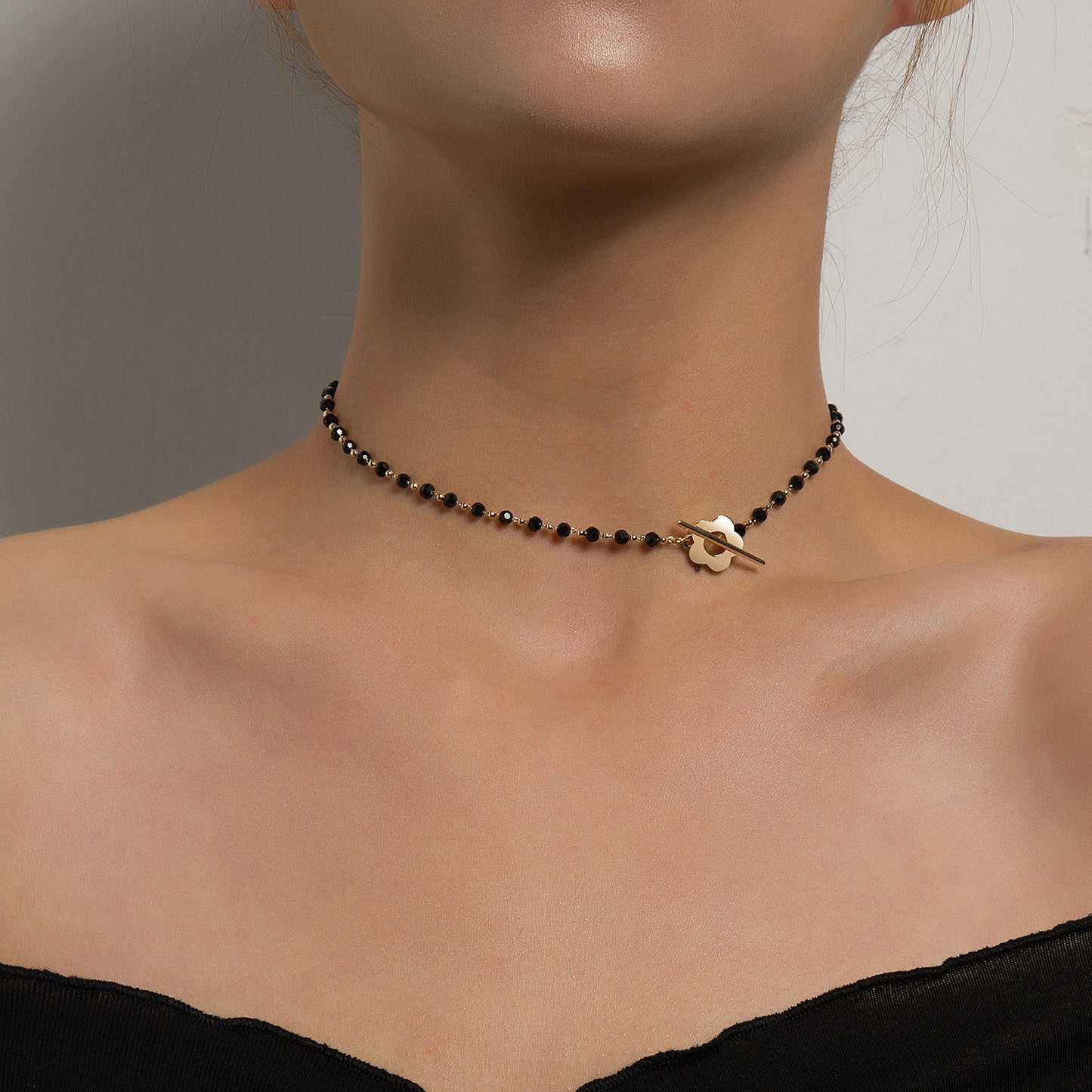Black Crystal Beaded Flower Necklace for Women – Minimalist Short Choker Jewelry
