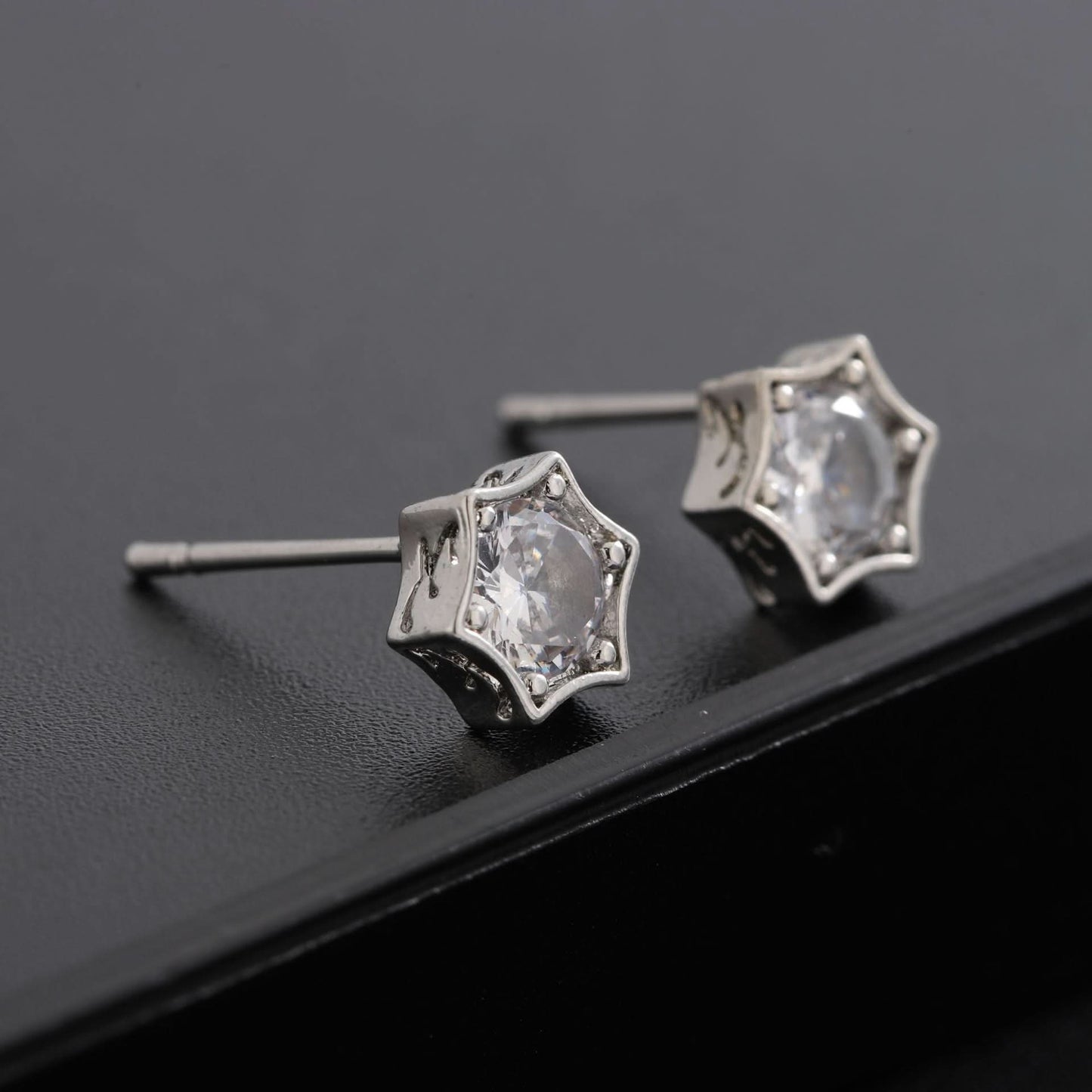 Unisex Hexagram Stud Earrings – Six-Pointed Star