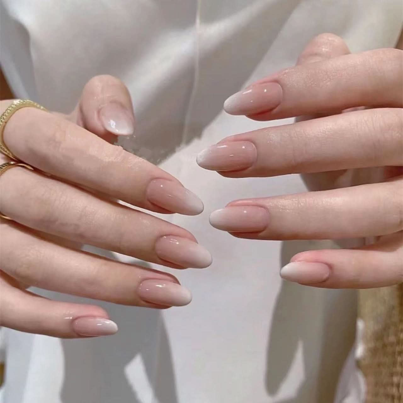 24-Piece Gradient Ice Powder Almond Nails – European & American Style