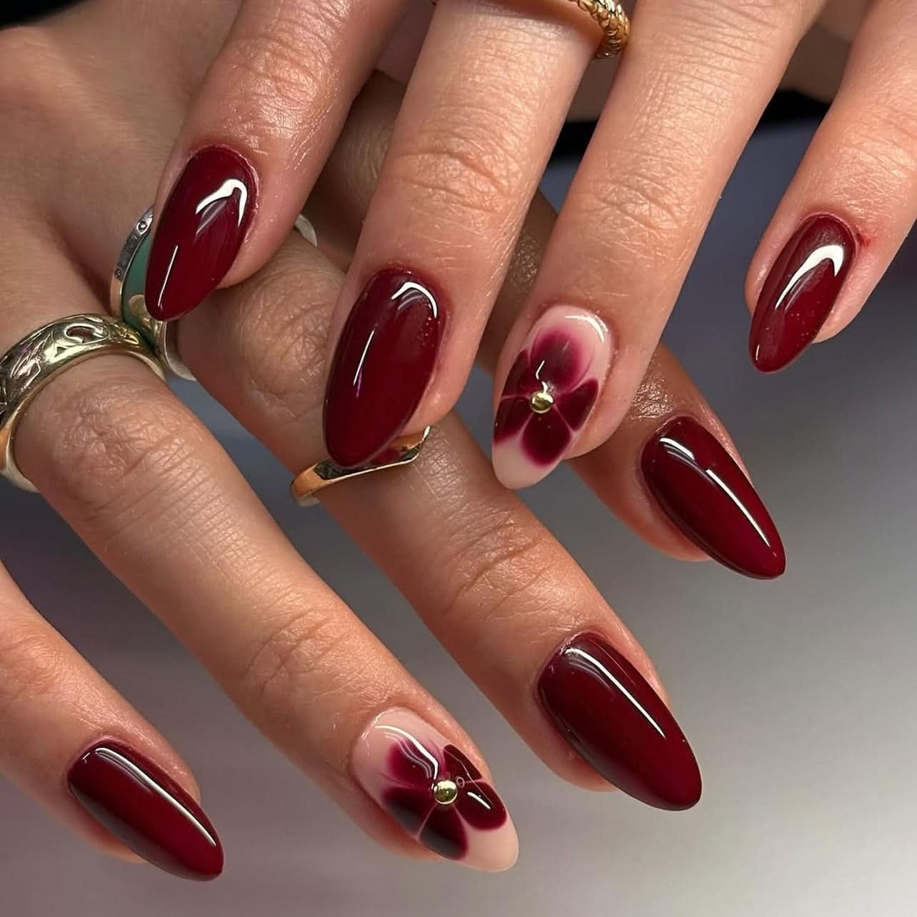 Short Almond Red Press-On Nails – Elegant Floral False Nails