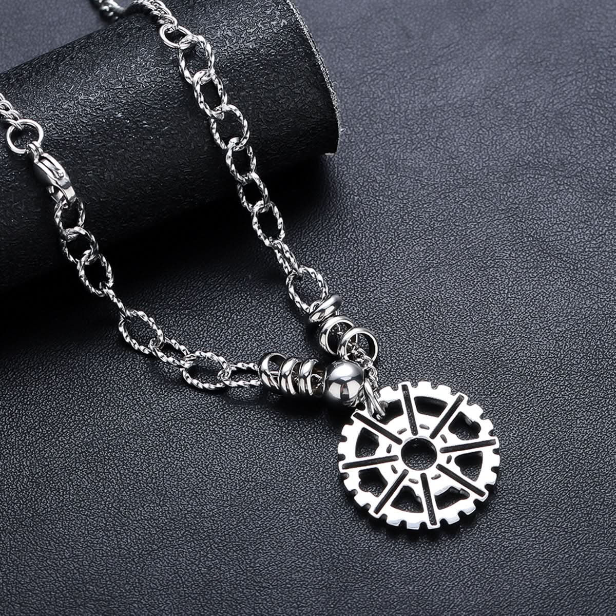 Men’s Gear Pendant Necklace – Hip-Hop Streetwear Chain