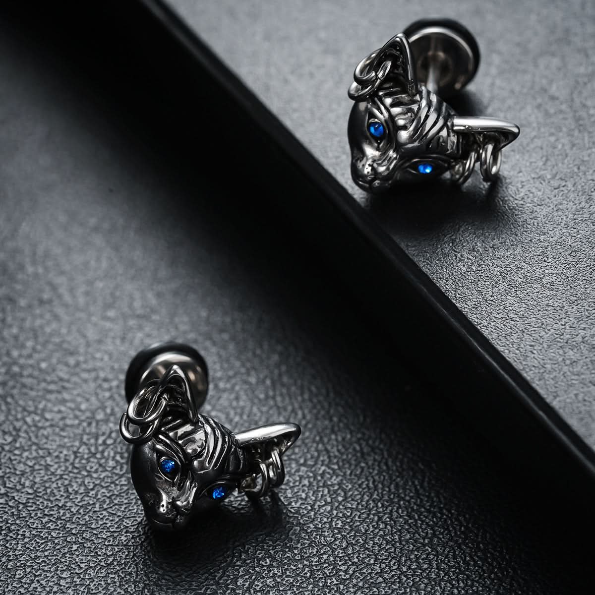 Men’s Retro Cheetah Head Earrings - Gothic Punk Jewelry