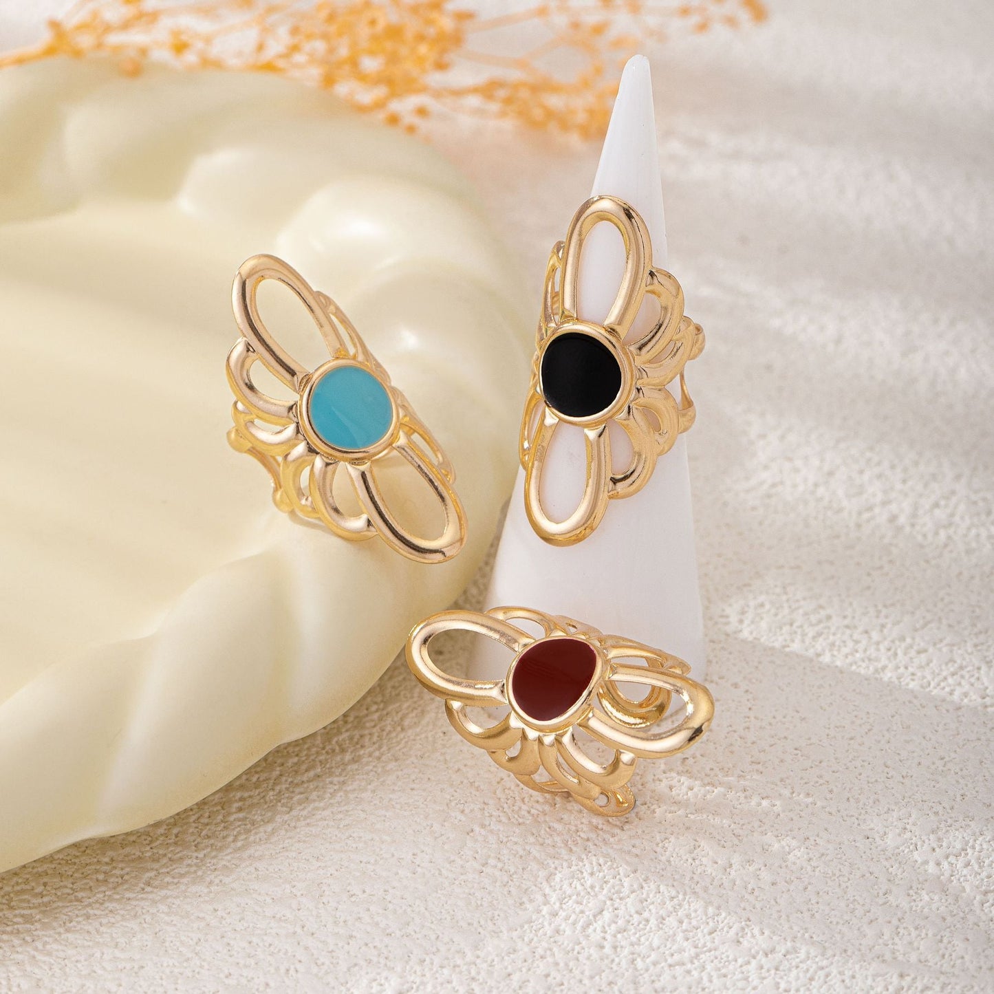 Retro Compass Ring for Women– Vintage Alloy Ring in Blue, Black & Burgundy