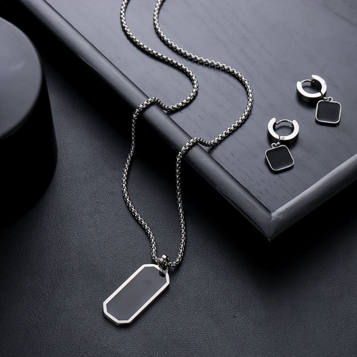 Men’s Geometric Pendant Necklace – Sleek Plated Fashion Jewelry