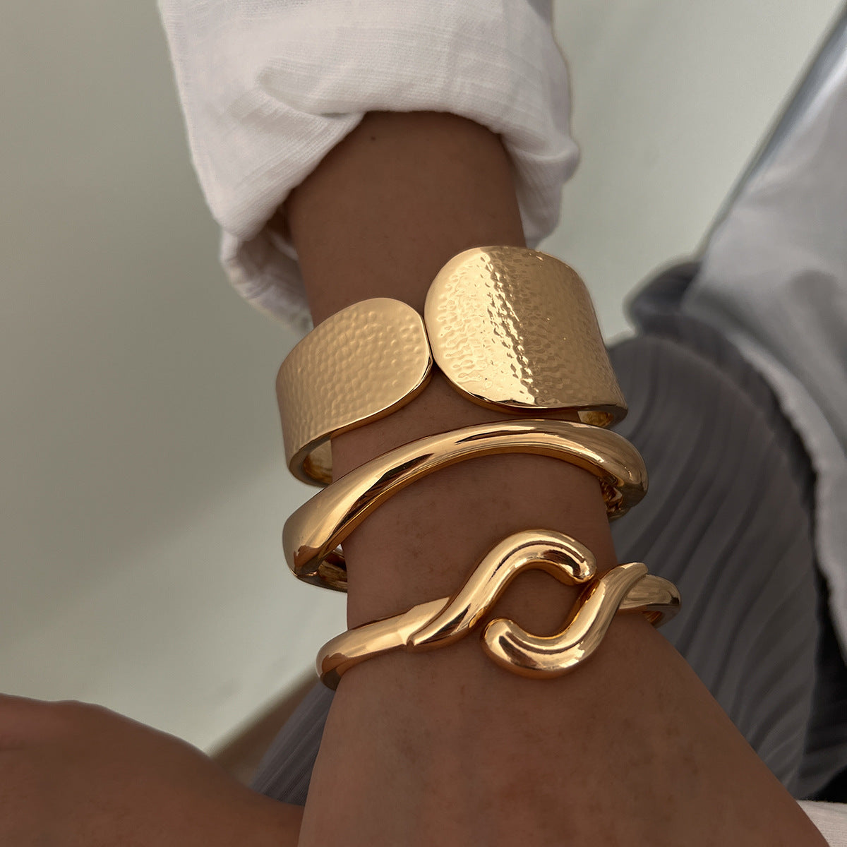 Bold Hammered Texture Cuff Bracelet for Women – High Color Retention Alloy Jewelry