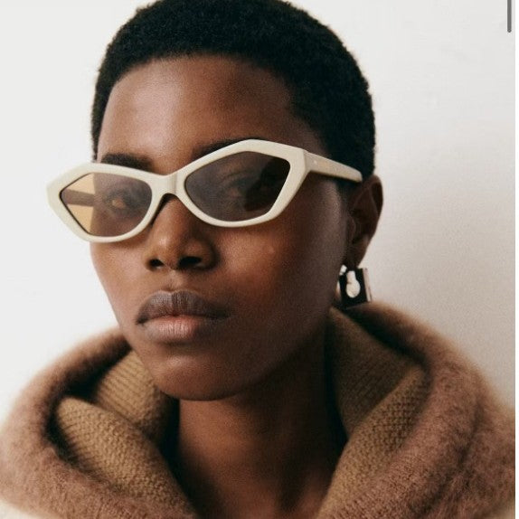 Angular Cat Eye Sunglasses – Modern Retro Design with Stylish Temple Detailing