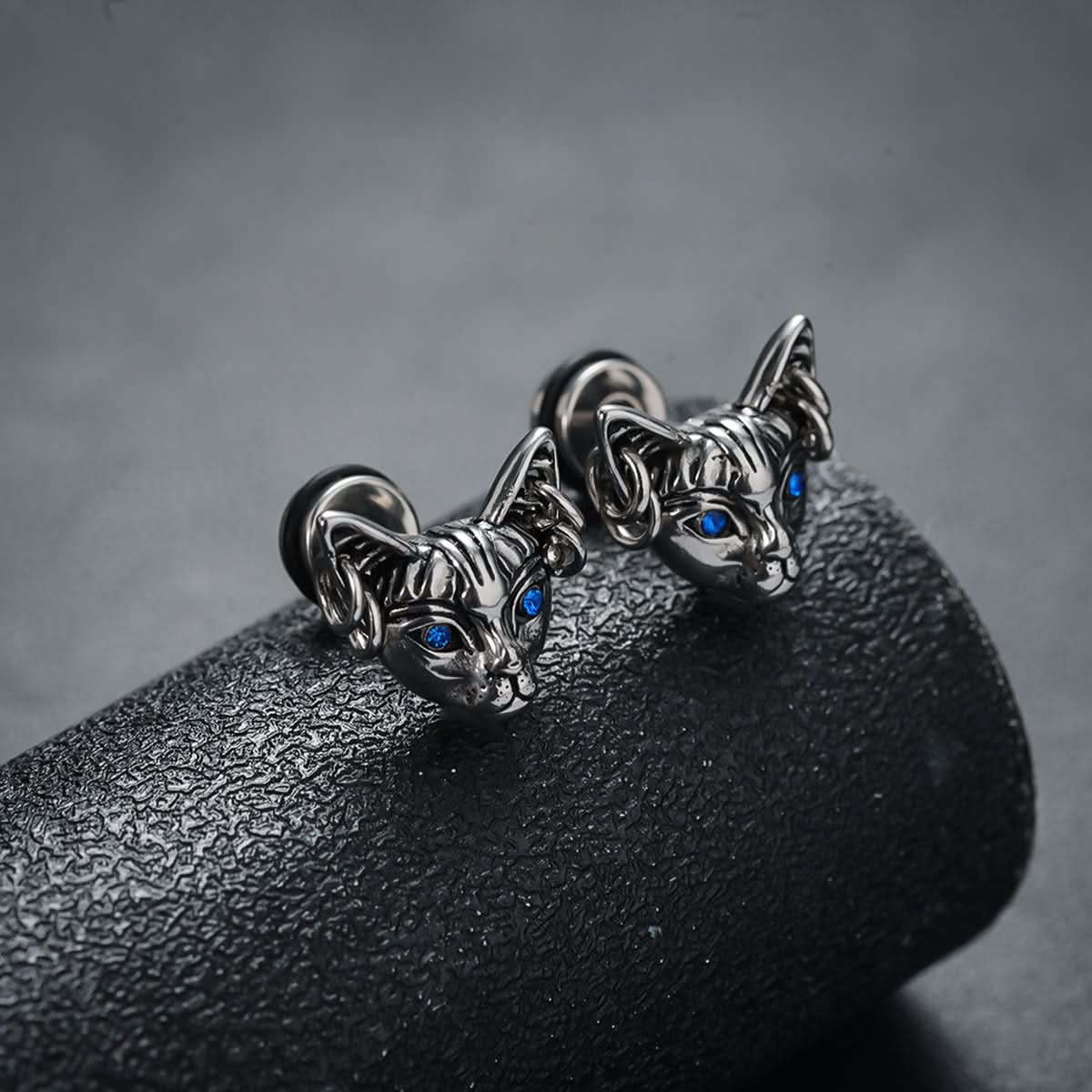 Men’s Retro Cheetah Head Earrings - Gothic Punk Jewelry