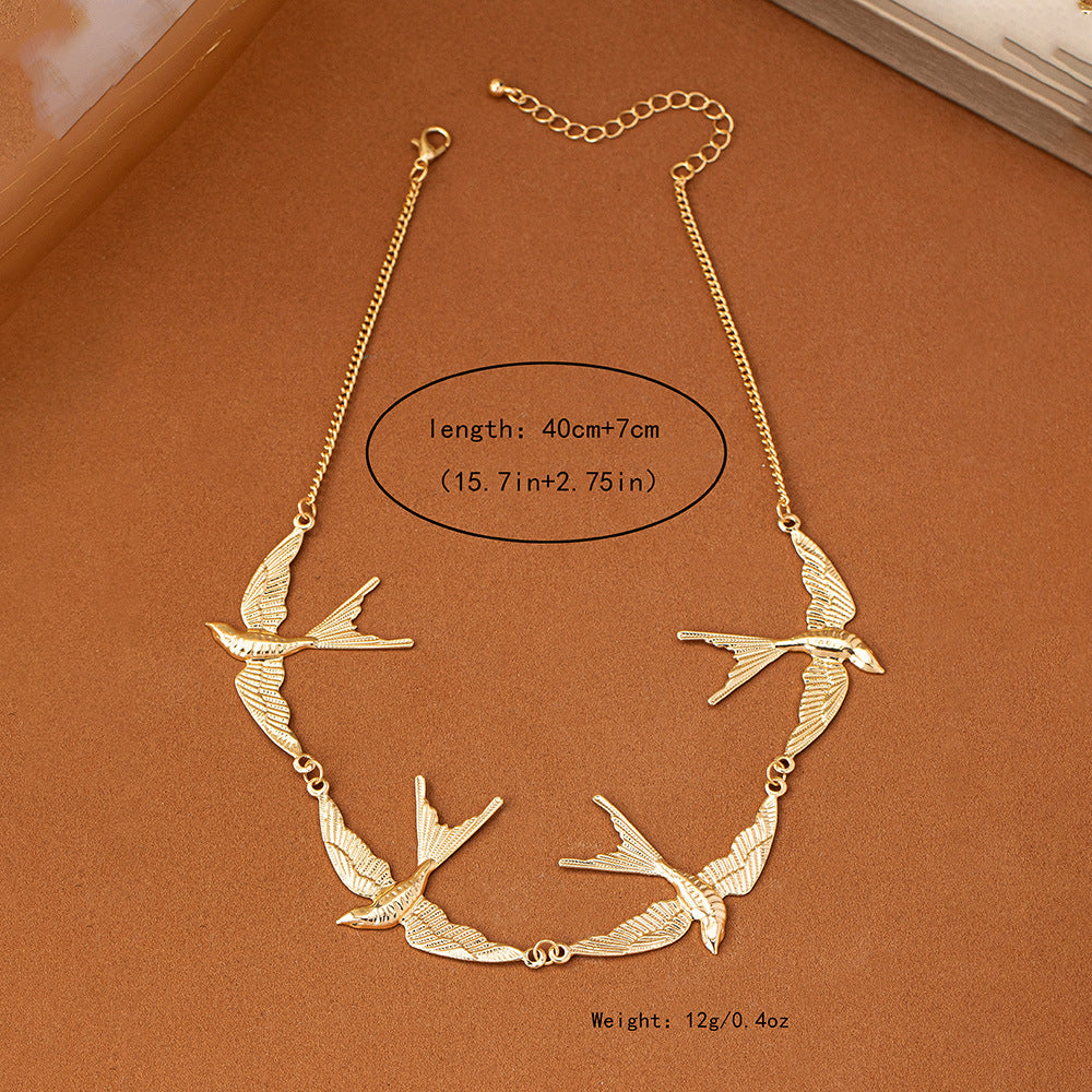 Gold Swallow Pendant Necklace – Elegant Bird Design Fashion Jewelry for Women