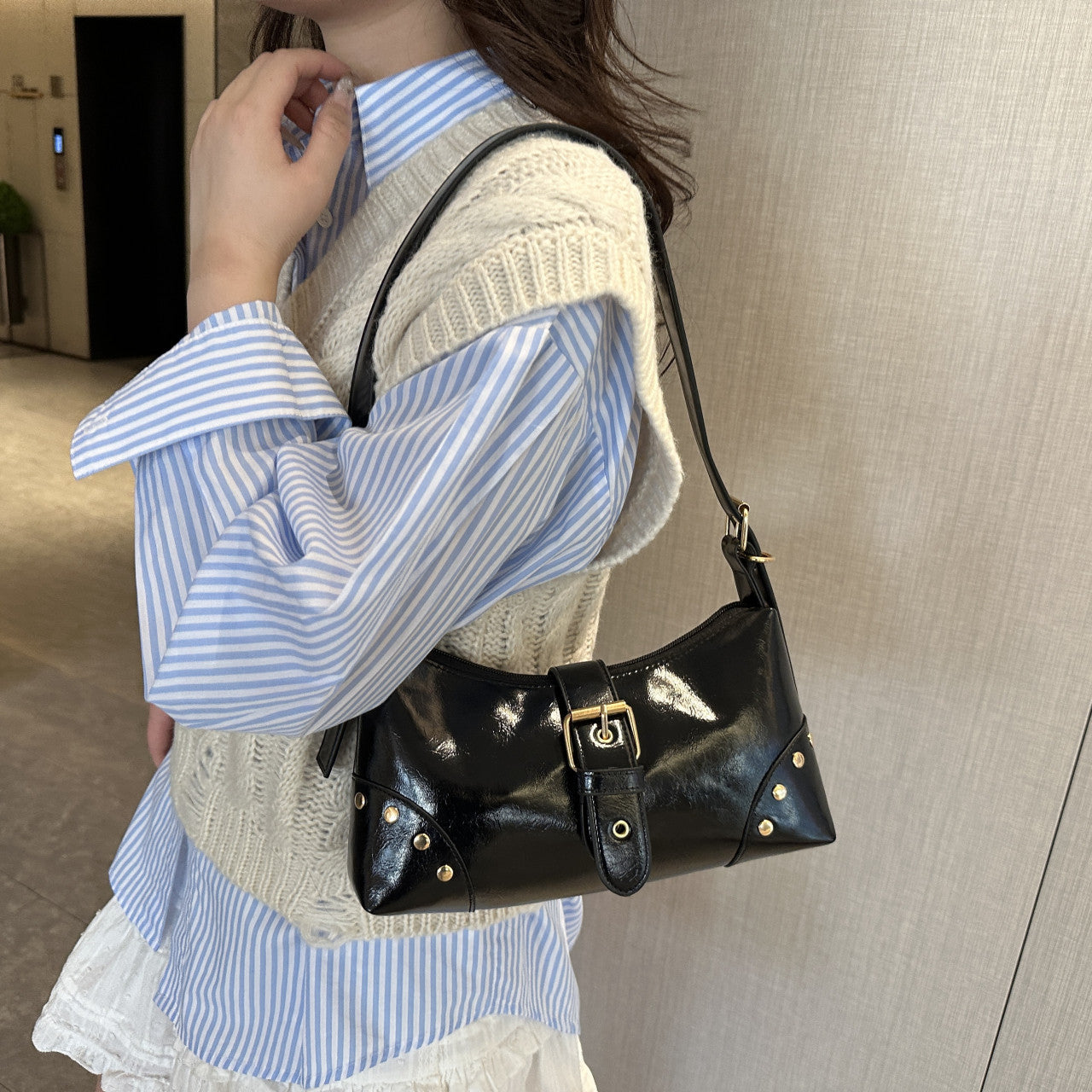 Women's Retro Rivet Shoulder Bag – PU Leather Medium Crossbody for Daily Wear