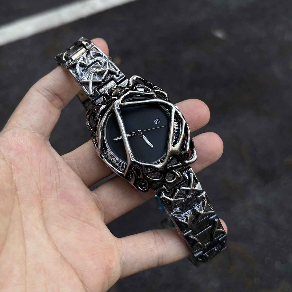 Men’s Spider Web Quartz Watch – Waterproof Fashion Wristwatch with Alloy Strap