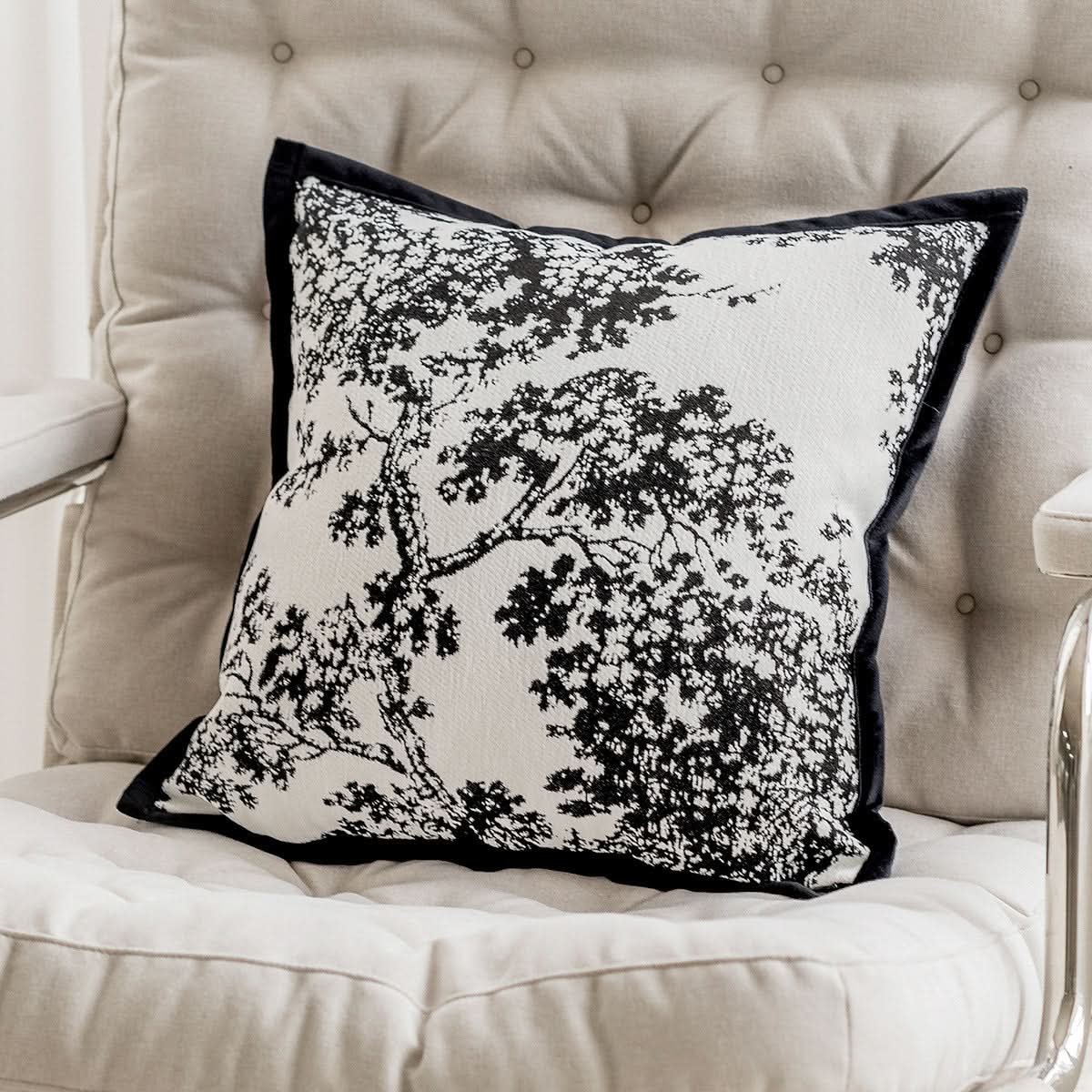 Black Light Luxury Vintage Embroidered Pillowcase