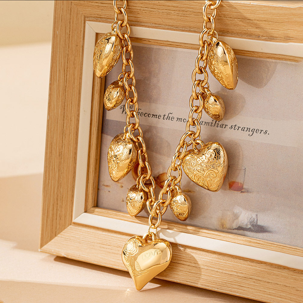 Gold Heart Pendant Necklace – Elegant Light Luxury Jewelry for Women