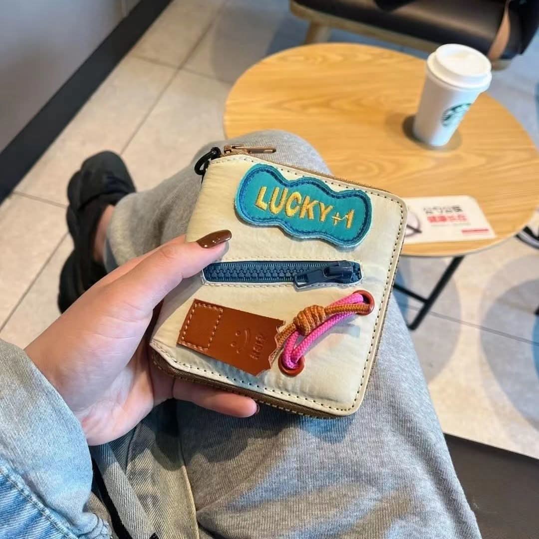 Source factory direct sales foreign trade wholesale ins Korean version short zipper multi-card wallet heart niche design card holder