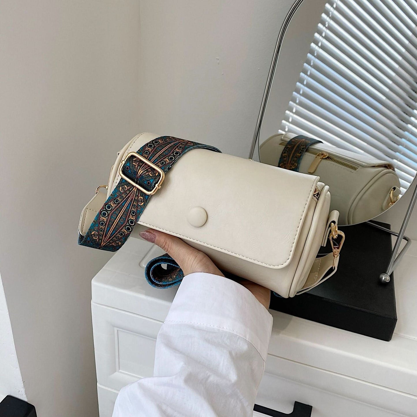 Women's Retro Cylindrical Messenger Bag – With Wide Shoulder Strap