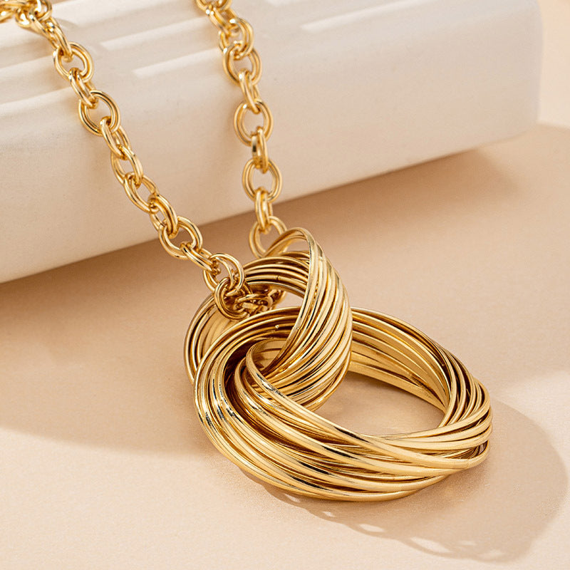 Gold Geometric Circle Pendant Necklace – Elegant Light Luxury Jewelry for Women