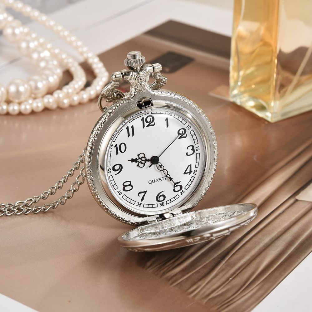 Vintage Silver Pocket Watch Necklace – Classic Quartz Pendant Timepiece