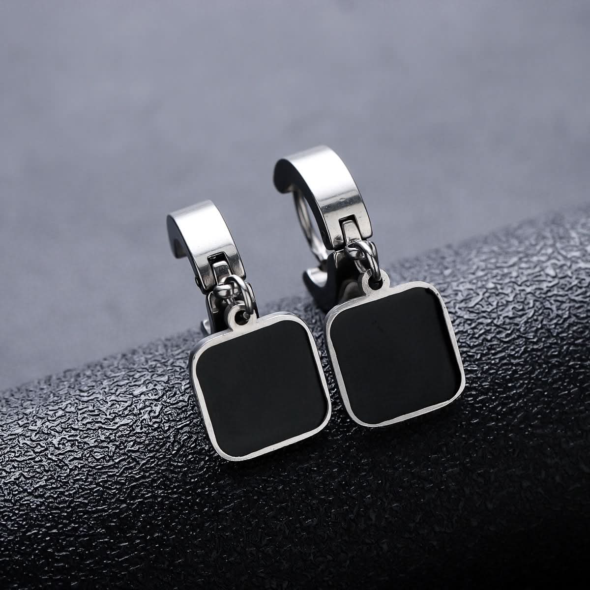 Men’s Geometric Pendant Necklace – Sleek Plated Fashion Jewelry