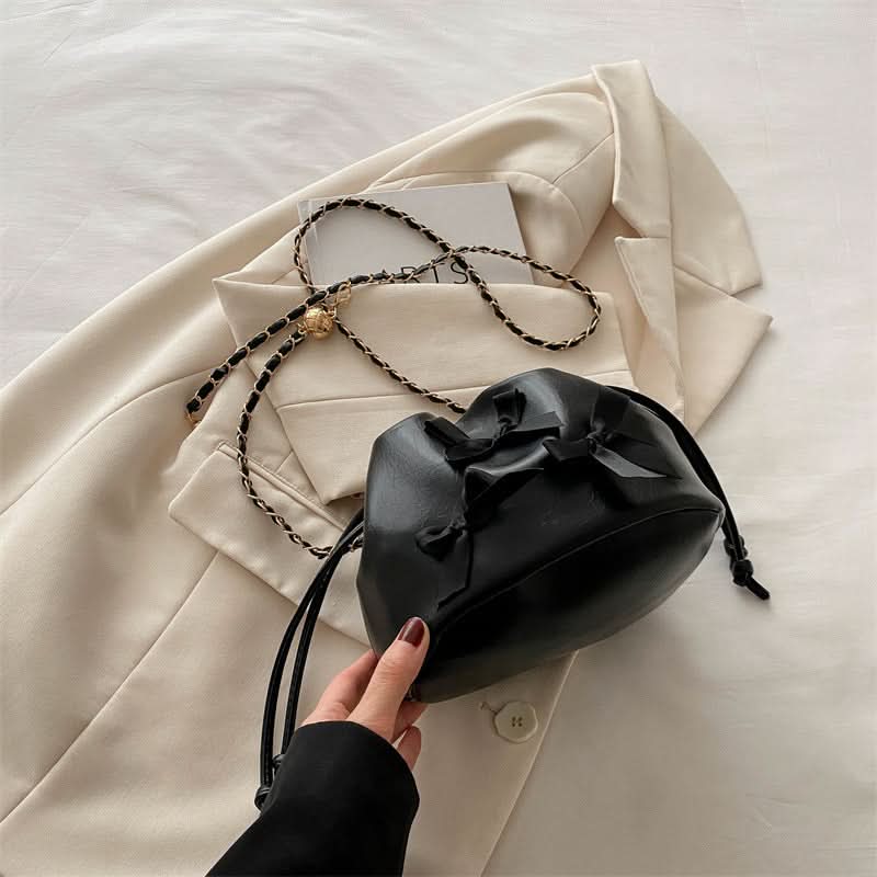 Western-Style Chain Messenger Bucket Bag - Niche Aesthetic for Women