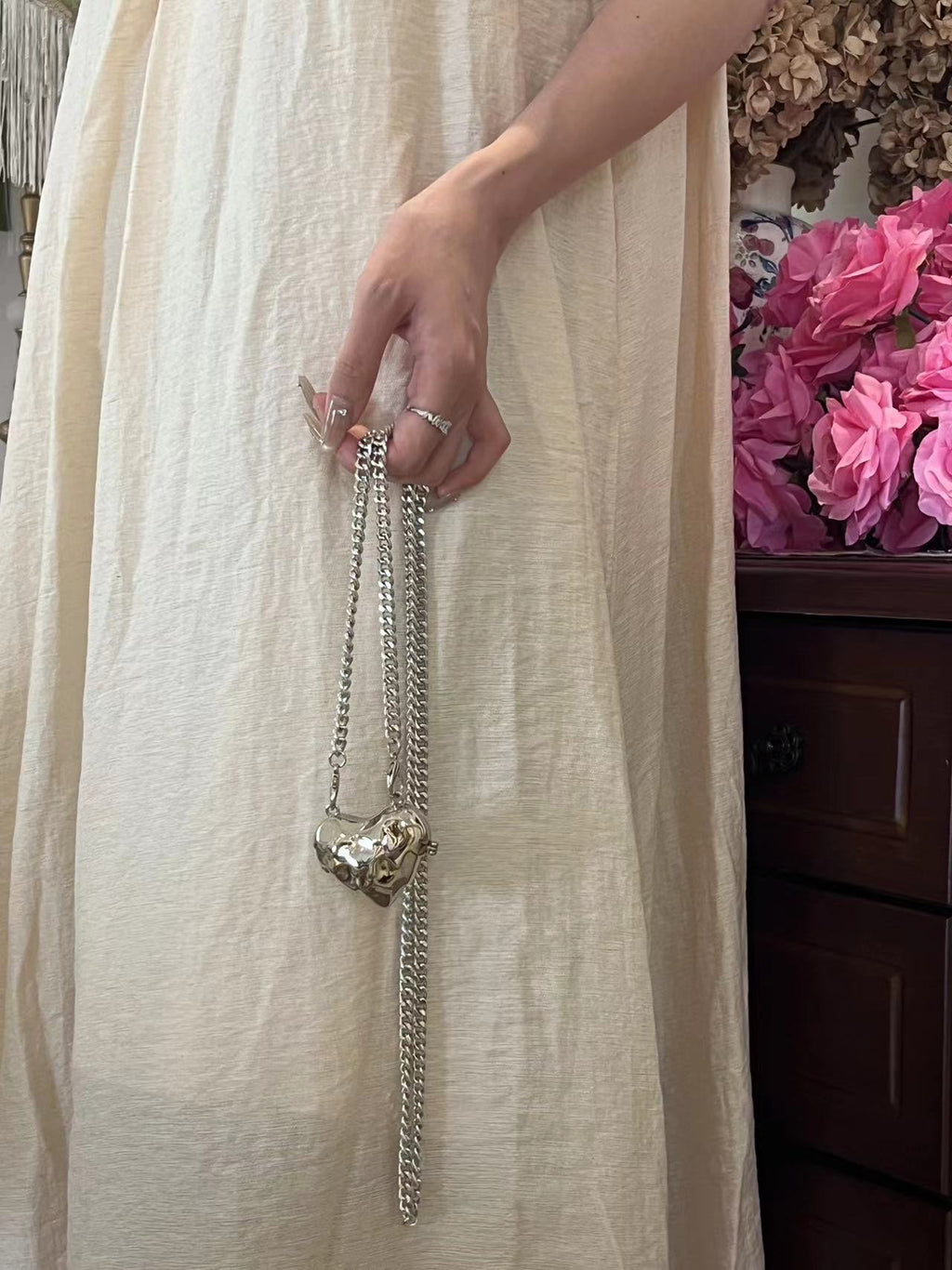 Trendy Mini Heart Chain Crossbody Bag – Metallic Coin Purse for Women