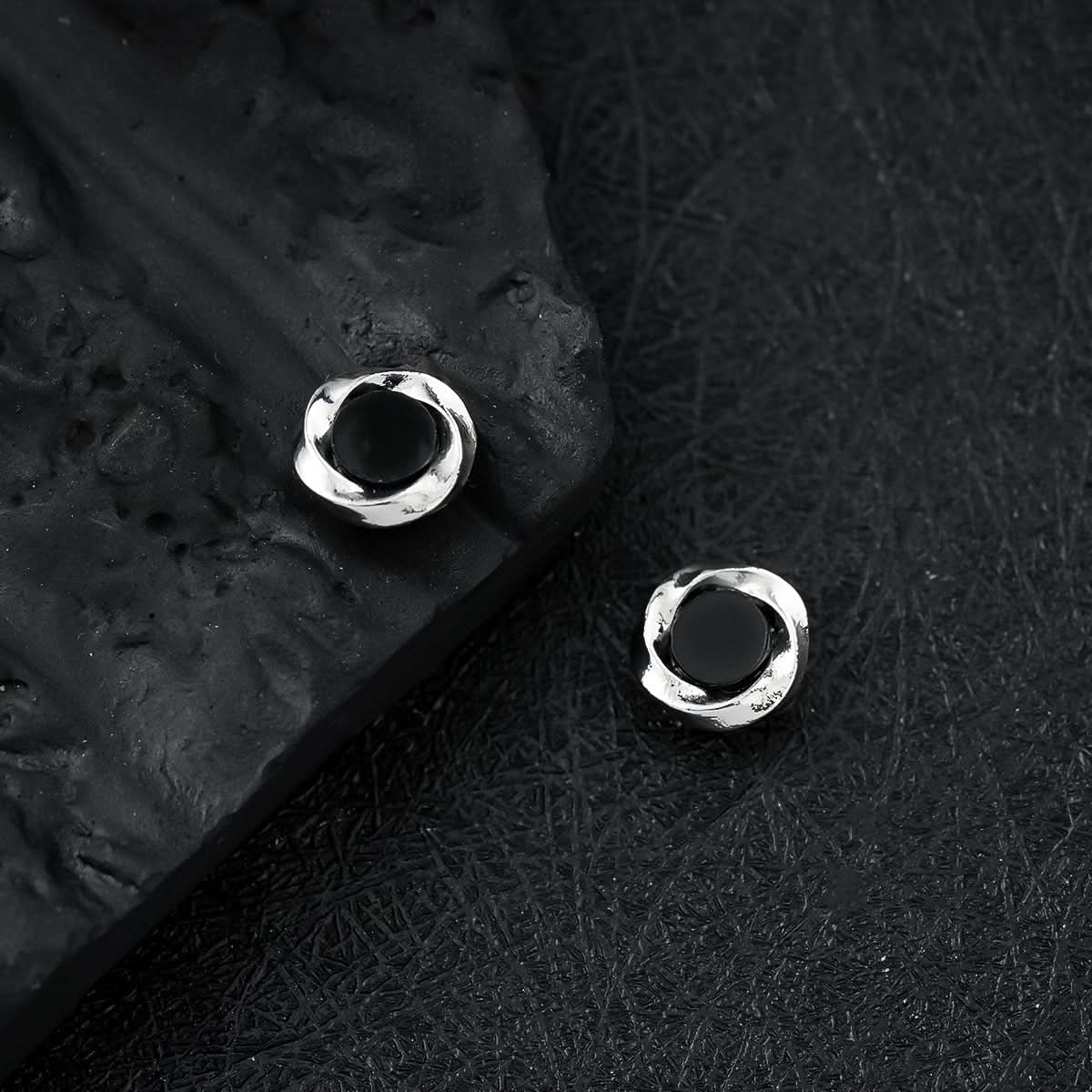 Magnetic Mobius Ear Clips – Unisex Fashion Earrings