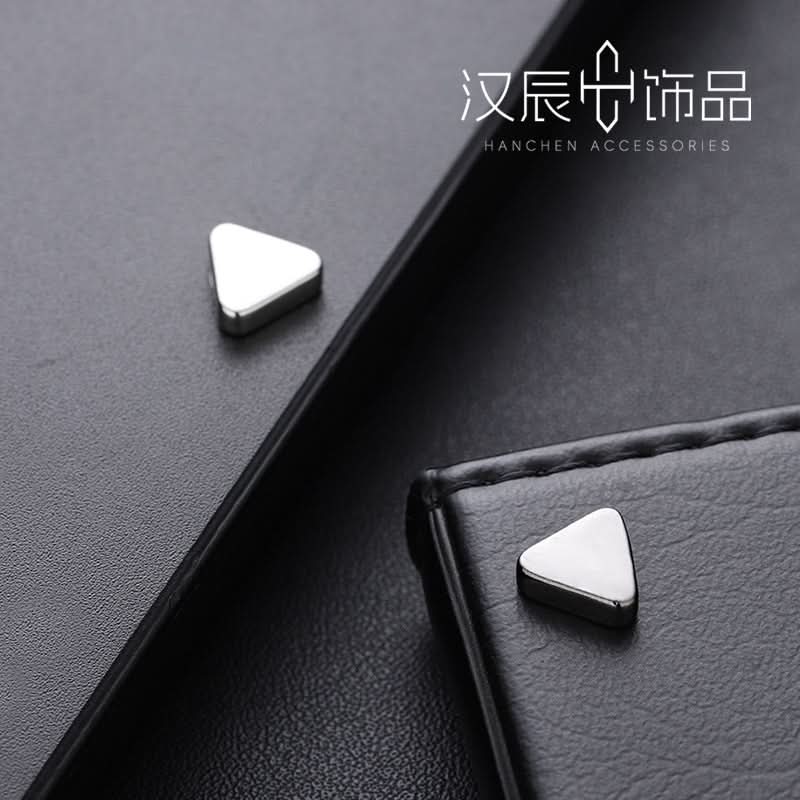 Men’s Magnetic Triangle Ear Clips – No-Piercing, Hip-Hop Style Jewelry