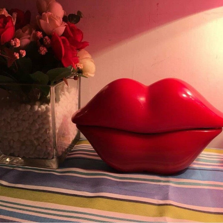 Vintage Lip-Shaped Retro Landline Phone – Stylish Cartoon Design
