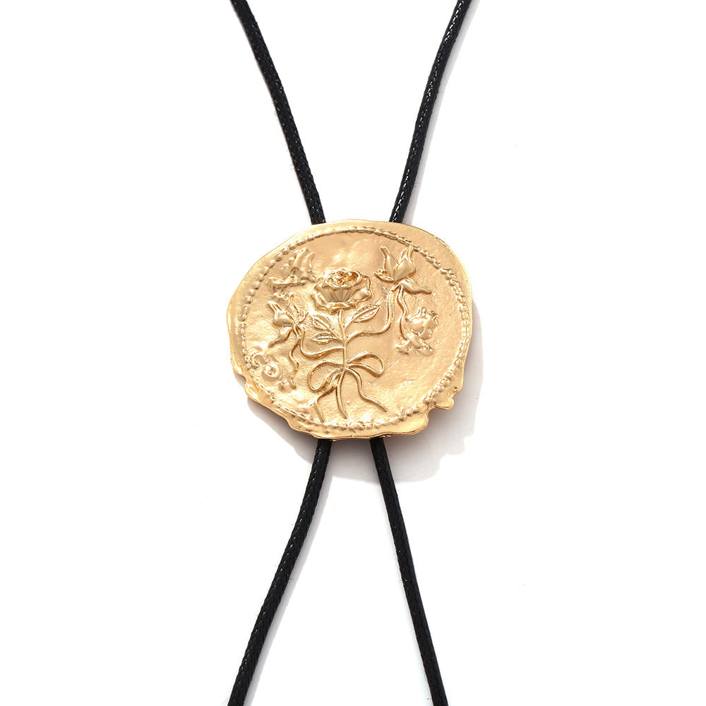 Vintage Floral Medallion Necklace – Western-Inspired Metal Pendant Jewelry for Women