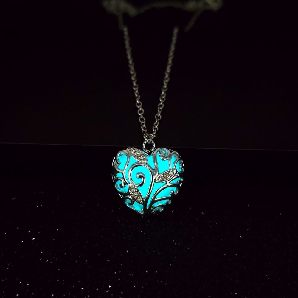 Luminous Heart Ocean Pendant Necklace – Titanic-Inspired Love Unisex Jewelry