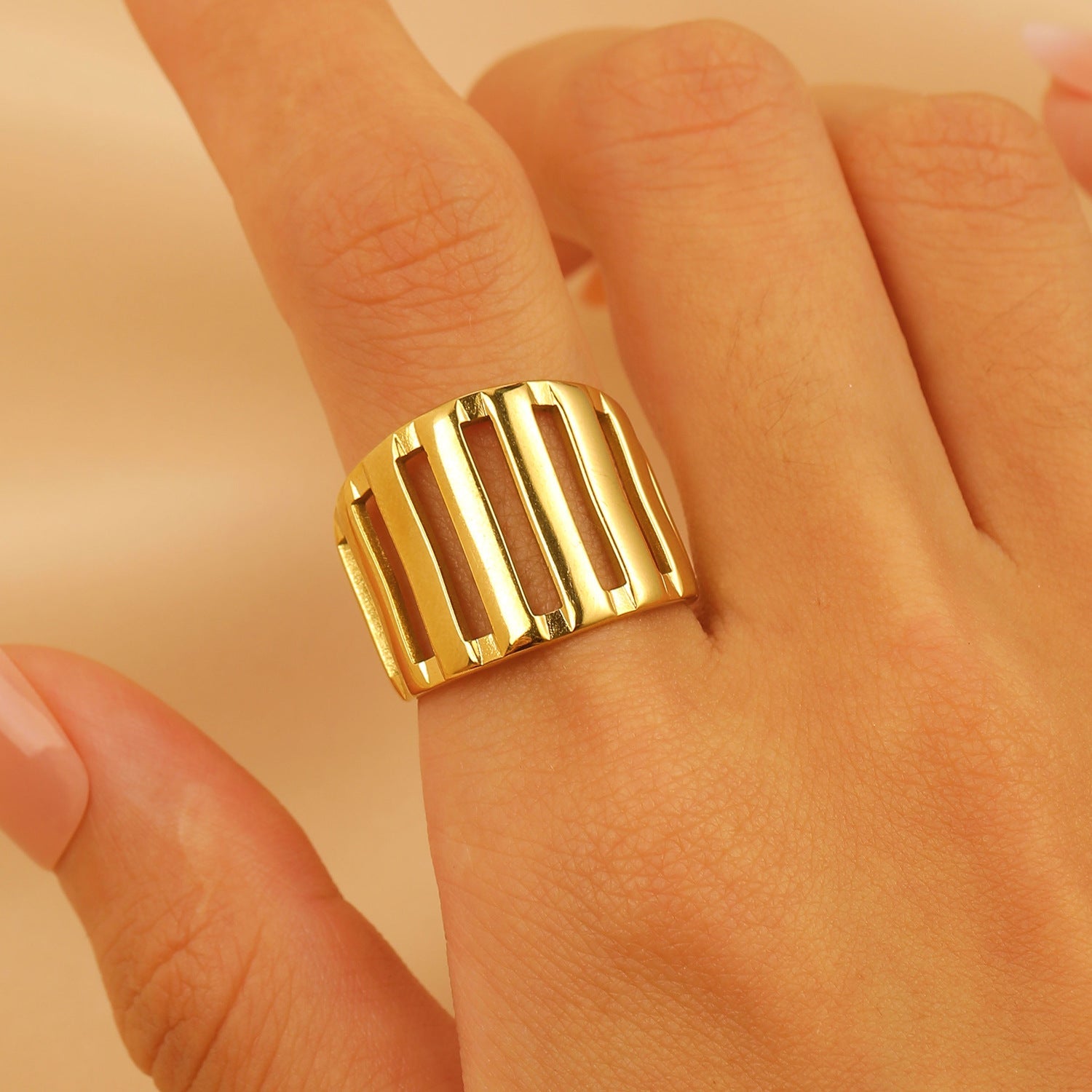 Set of 4 Bold Gold Stainless Steel Rings – Adjustable Water Drop Statement Jewelry