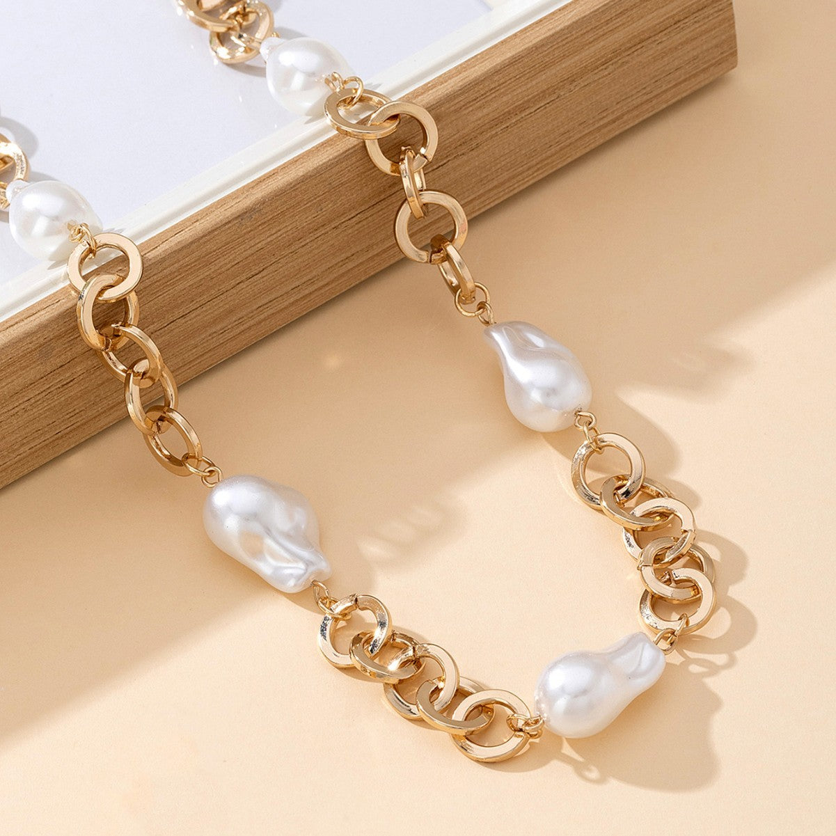 Irregular Pearl Choker Necklace – Elegant Gold-Plated Chain for Women