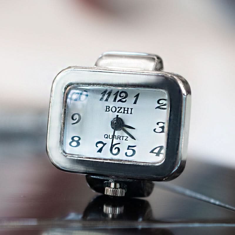 Mini Rectangle Ring Watch – Stylish Quartz Unisex Finger Watch