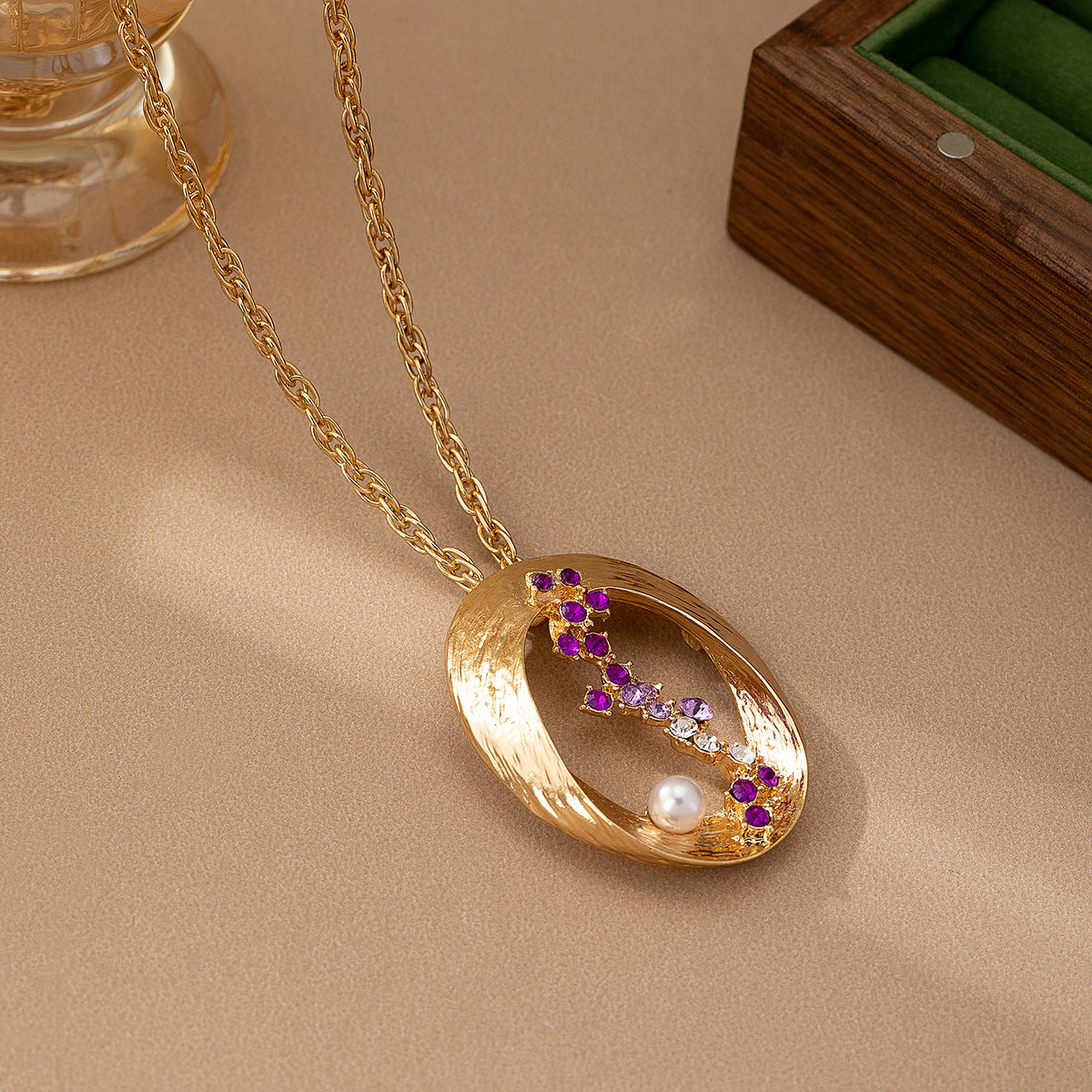 Vintage Pearl Pendant Necklace – Elegant Gold Statement Jewelry for Women