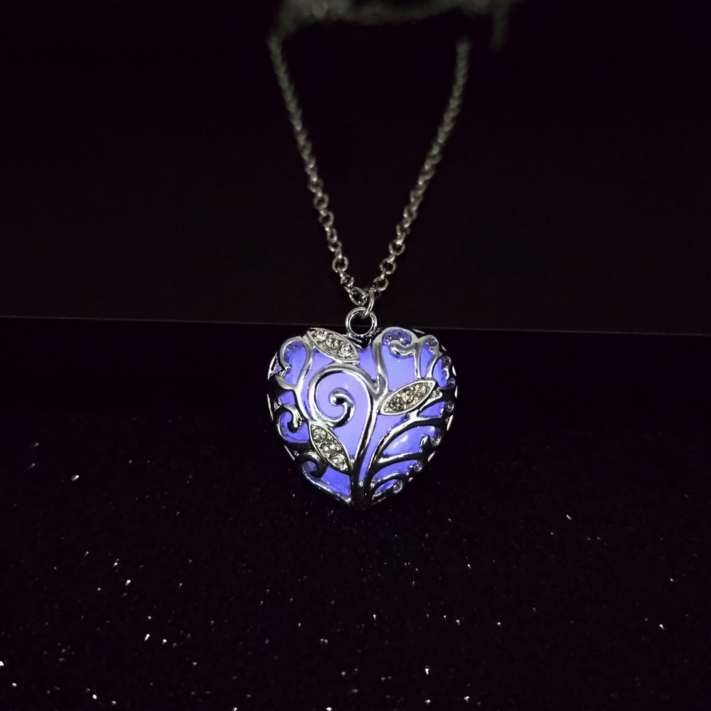 Luminous Heart Ocean Pendant Necklace – Titanic-Inspired Love Unisex Jewelry