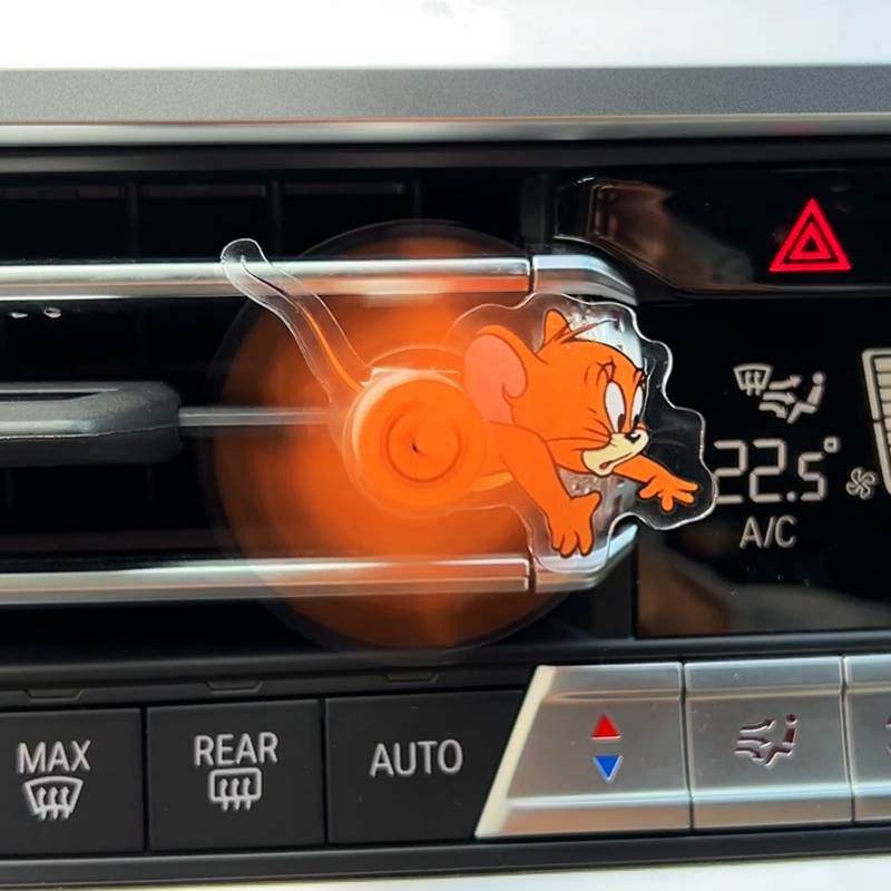 Tom and Jerry Car Air Vent Clip – Rotating Cartoon Ornament with Aromatherapy